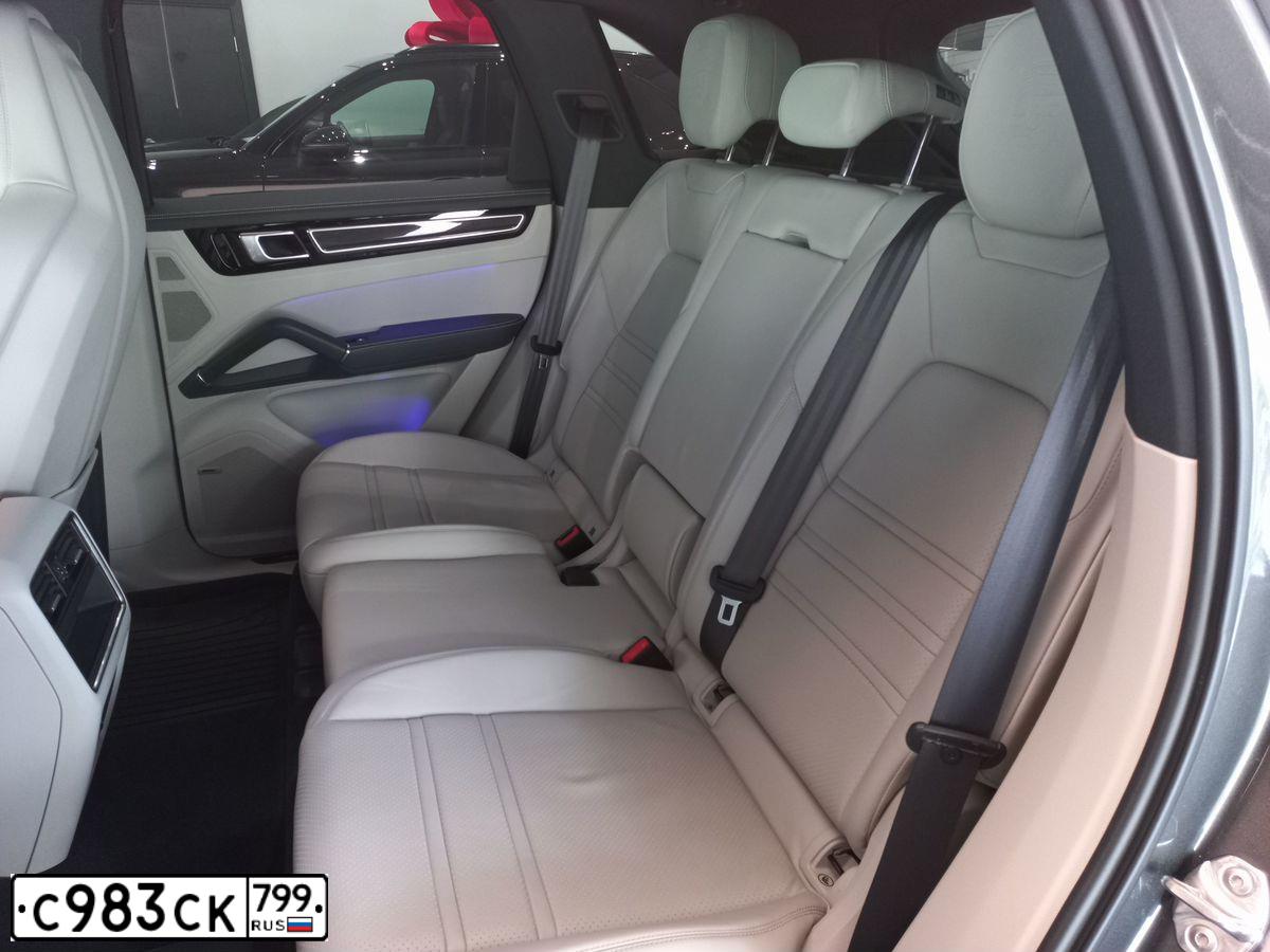 Фото автомобиля PORSCHE CAYENNE, 2019 — госномер А532ОО797. Цвет: Серый