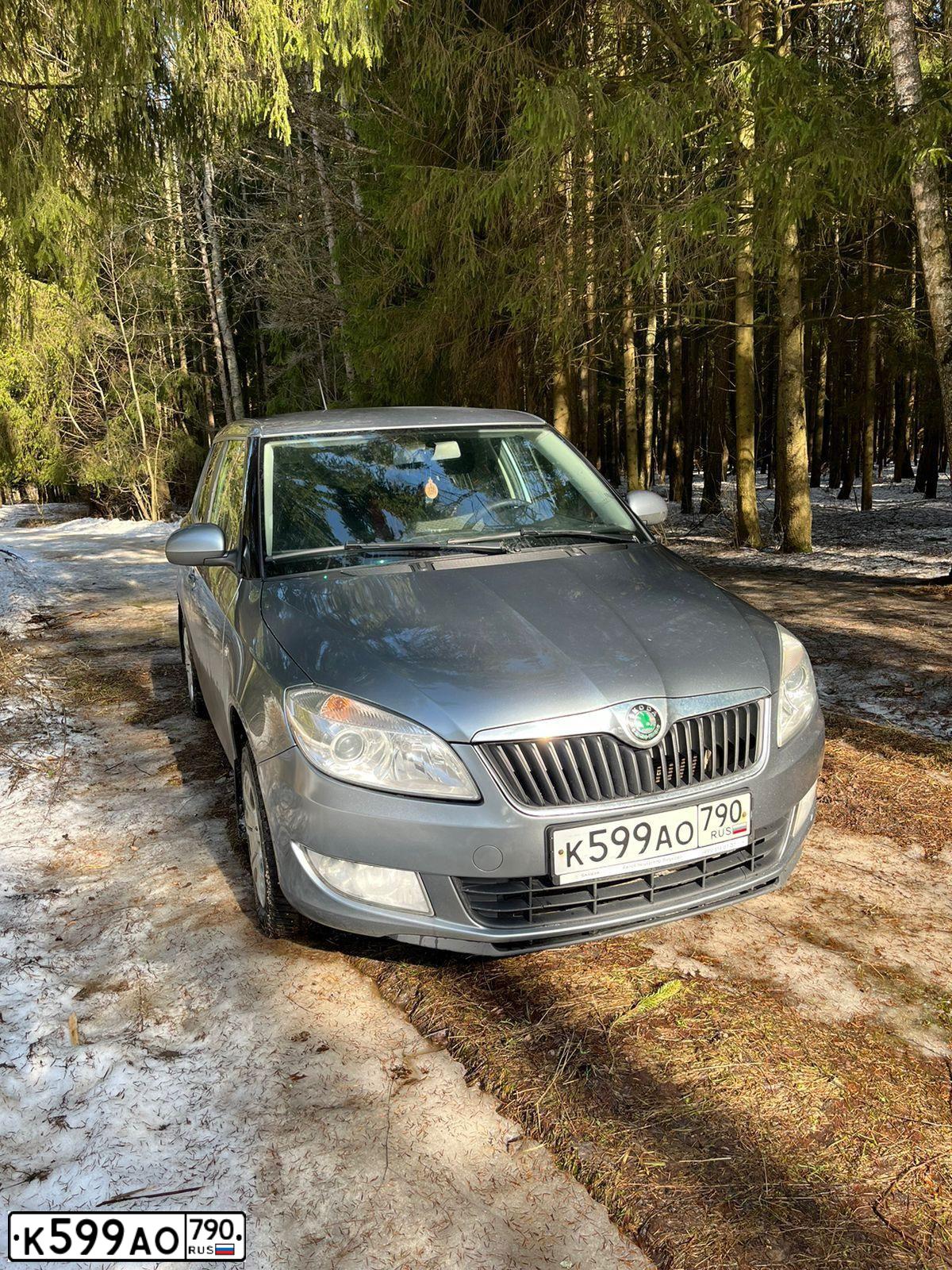 Фото автомобиля SKODA FABIA, 2012 — госномер Н653ВА977. Цвет: СЕРЫЙ