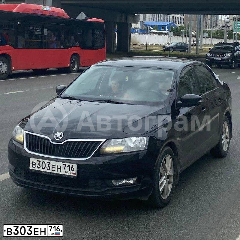 Фото автомобиля SKODA RAPID, 2018 — госномер В303ЕН716. Цвет: ЧЕРНЫЙ
