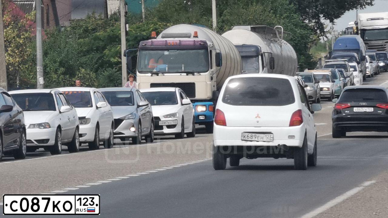 Фото автомобиля HYUNDAI ACCENT, 2002 — госномер О698ВК761. Цвет: ЧЕРНЫЙ