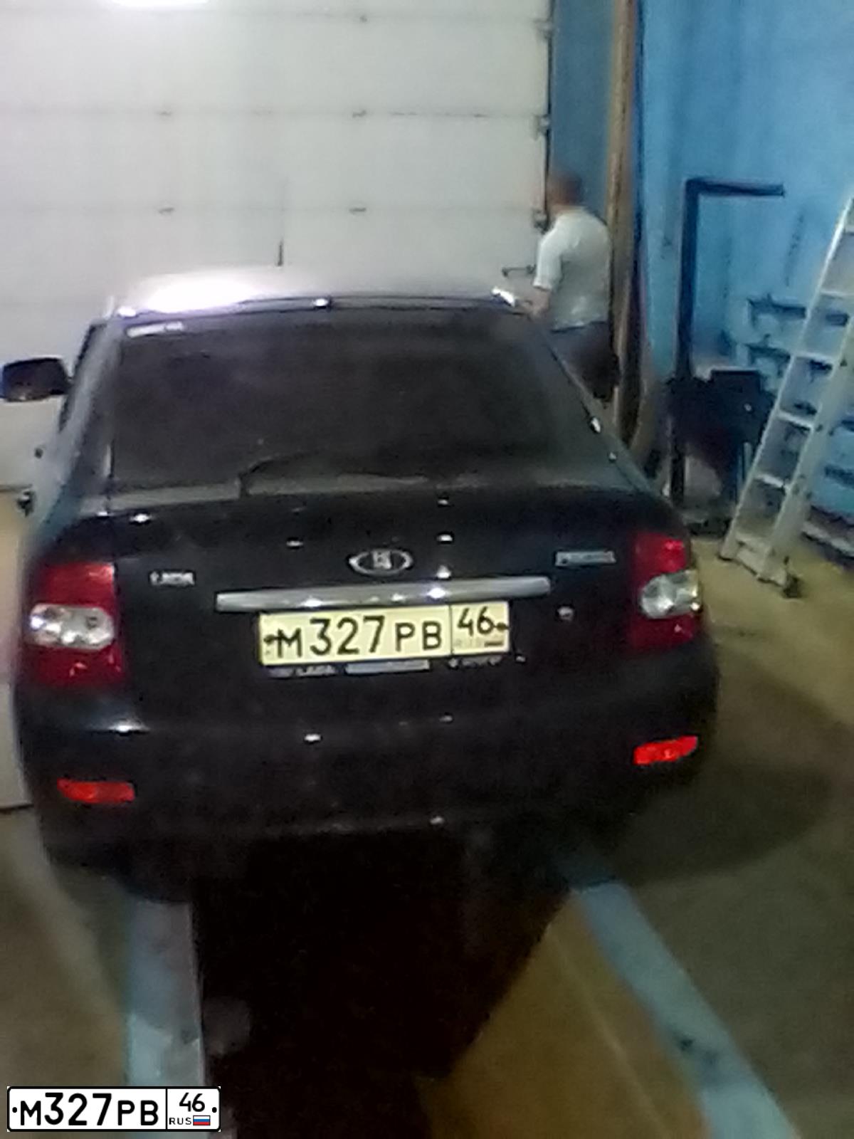 Фото автомобиля LADA 2172 PRIORA, 2012 — госномер М327РВ46. Цвет: Сине-Черный