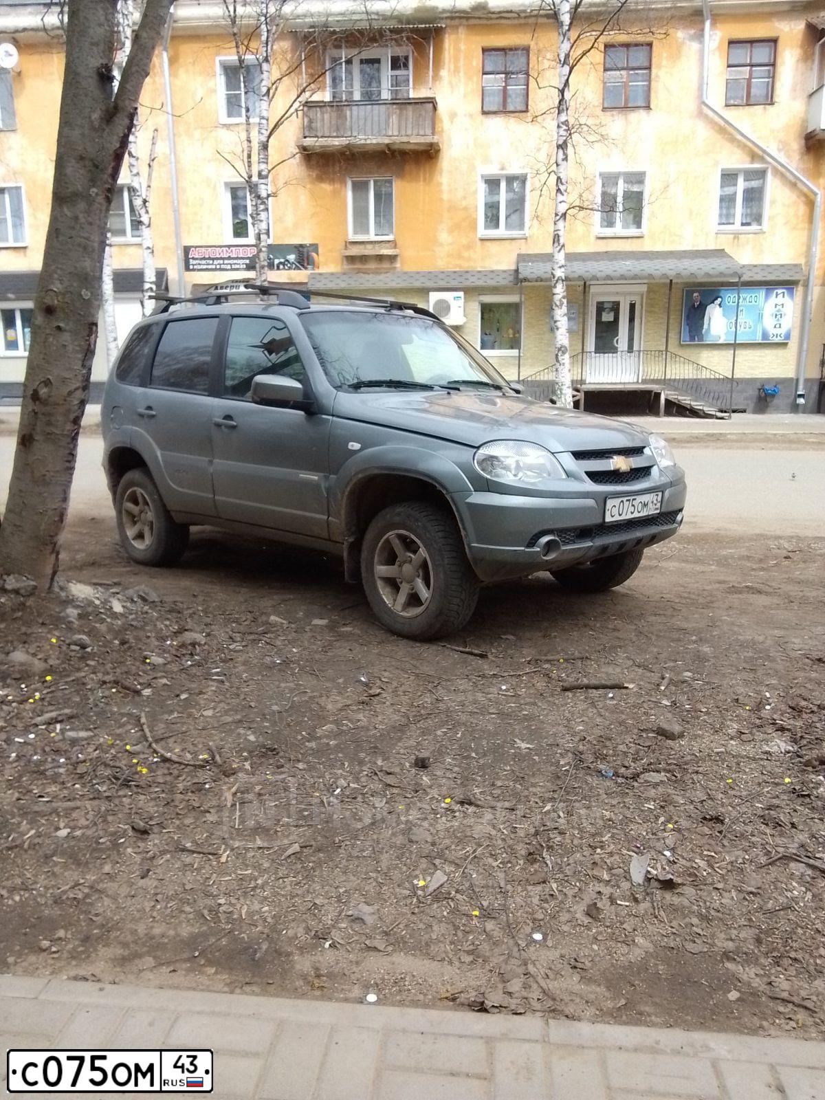 Фото автомобиля CHEVROLET NIVA, 2013 — госномер С075ОМ43. Цвет: ТЕМНО-СЕРЫЙ МЕТАЛЛИК