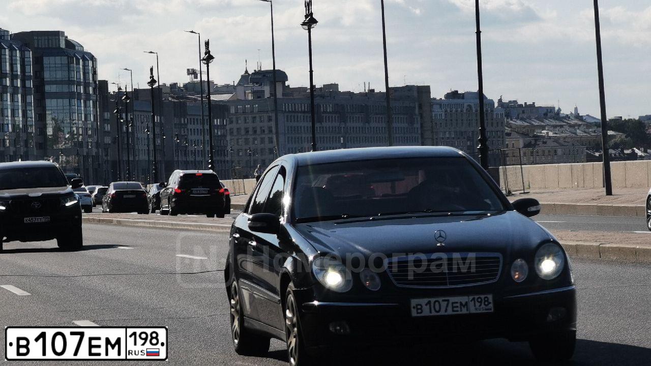 Фото автомобиля MERCEDES-BENZ E240, 2002 — госномер М286РК28. Цвет: ЧЕРНЫЙ