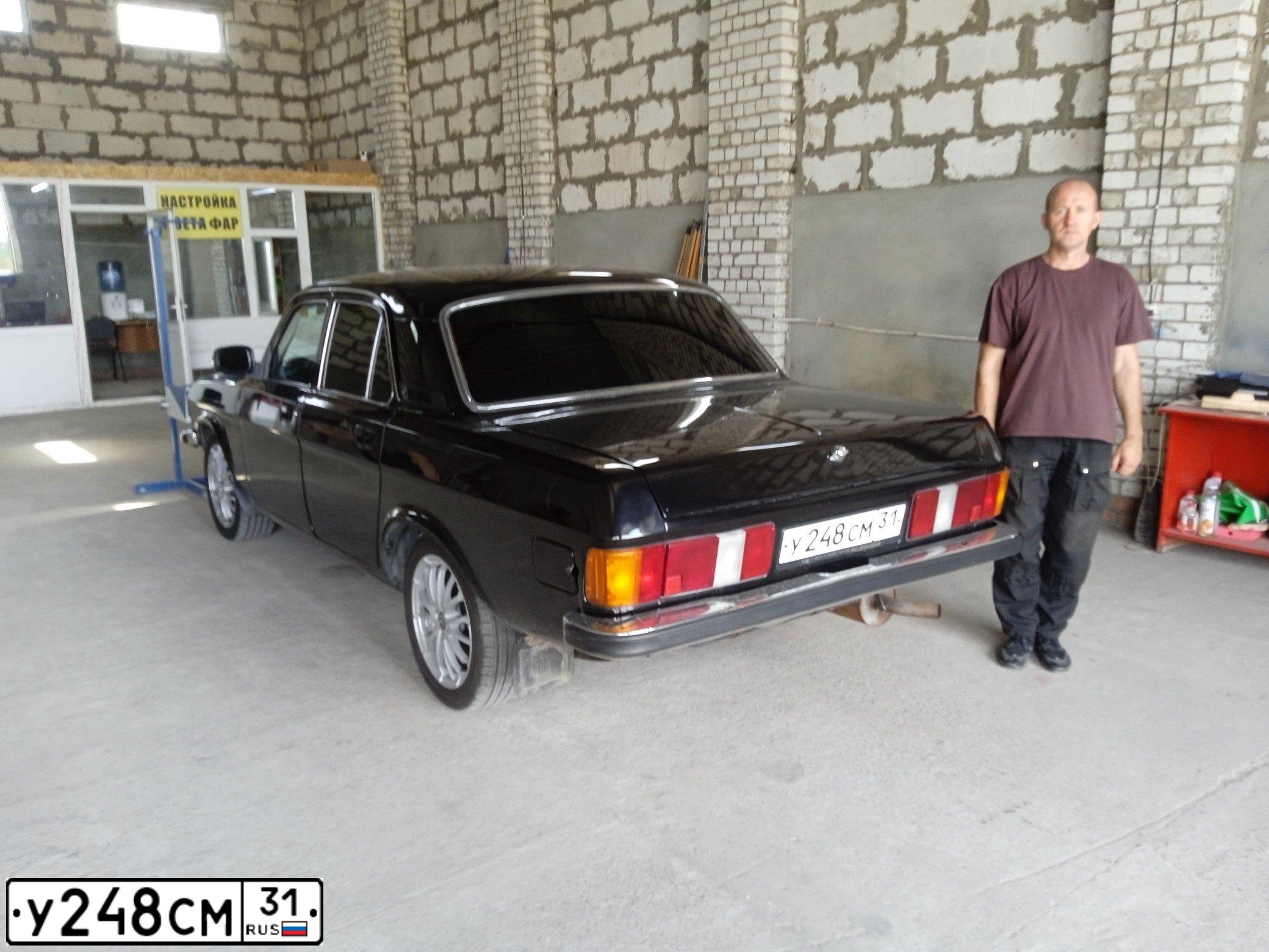 Фото автомобиля GAZ 3102 WOLGA, 2006 — госномер О908НР32. Цвет: ЧЕРНЫЙ