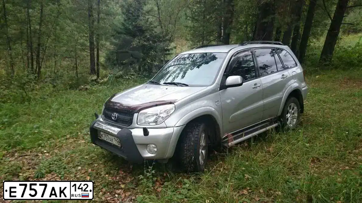 Фото автомобиля NISSAN JUKE, 2012 — госномер О757РМ42. Цвет: Красный