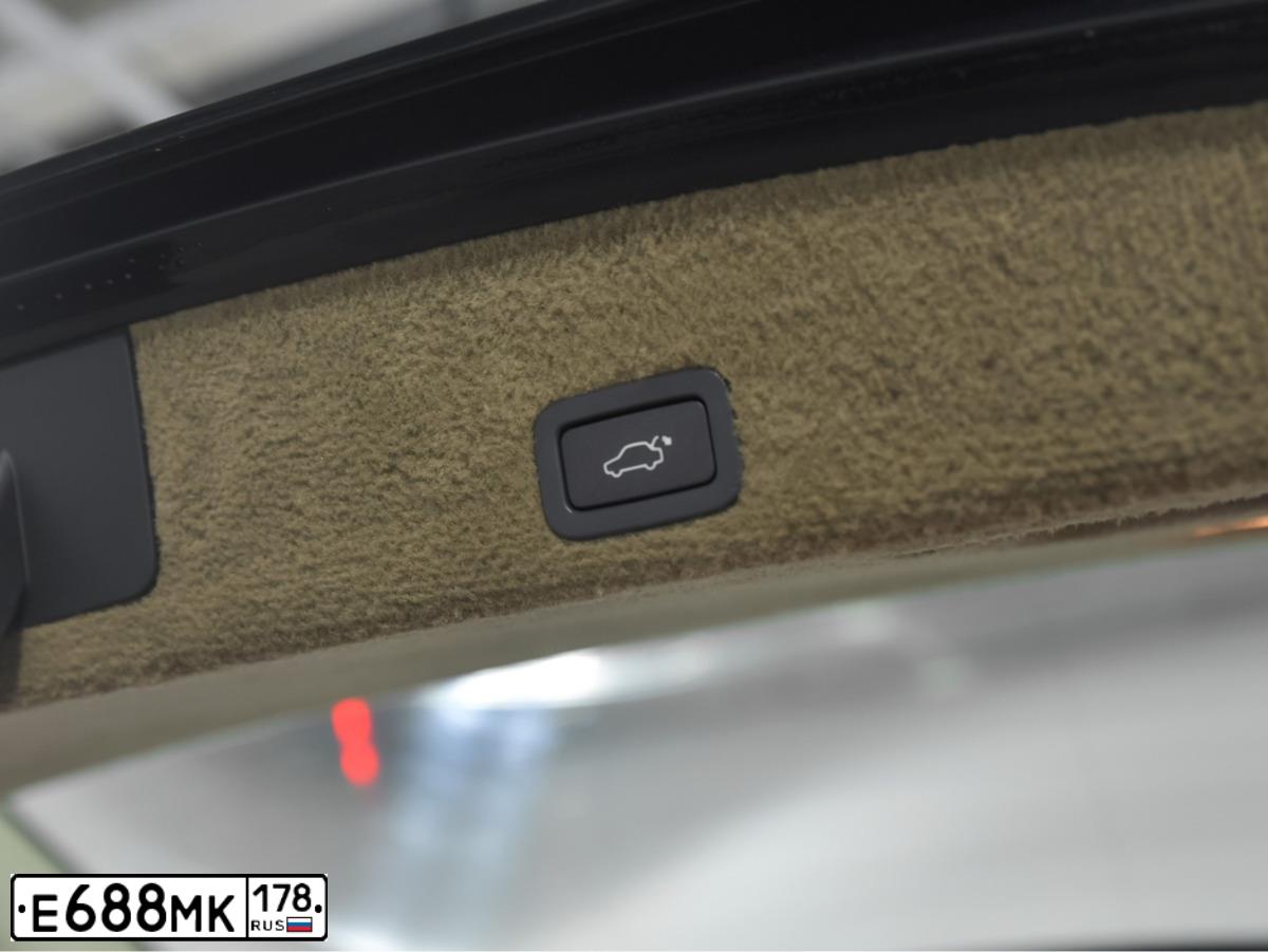 Фото автомобиля VOLVO XC60, 2011 — госномер Е688МК178. Цвет: ЧЕРНЫЙ
