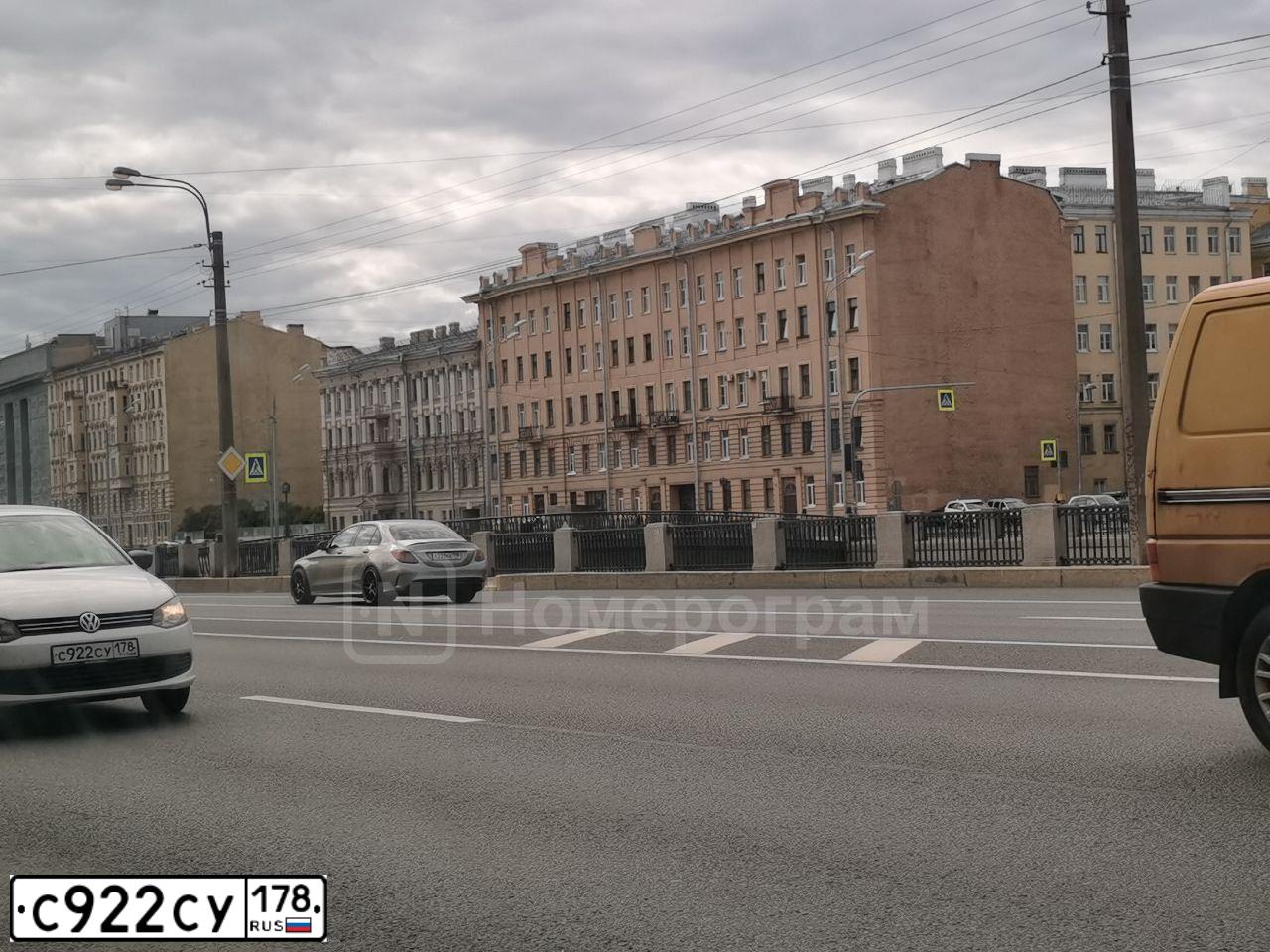Фото автомобиля VOLKSWAGEN POLO, 2013 — госномер С328КВ198. Цвет: Белый