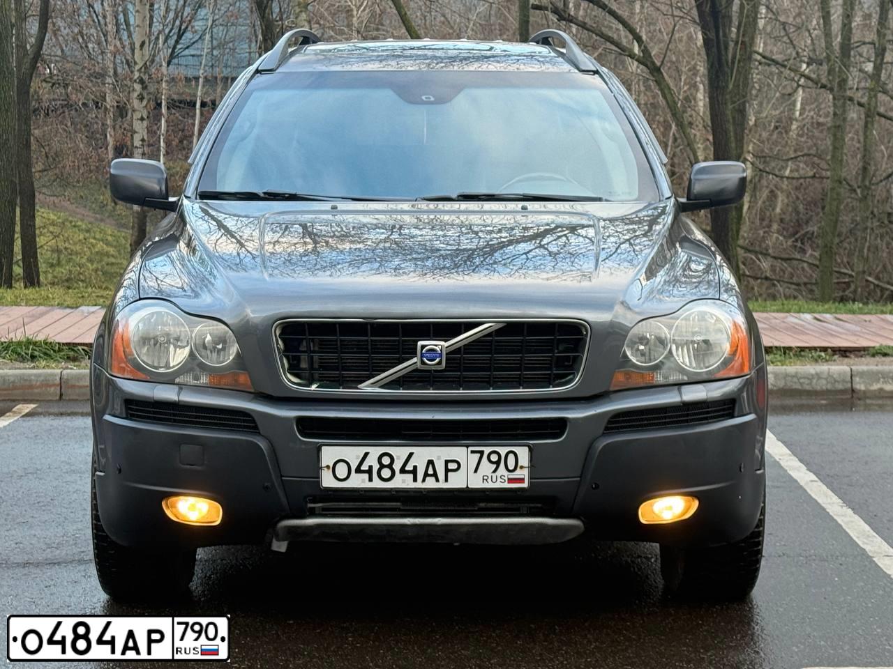Фото автомобиля VOLVO XC90, 2005 — госномер О484АР790. Цвет: СЕРЫЙ ТЕМНЫЙ
