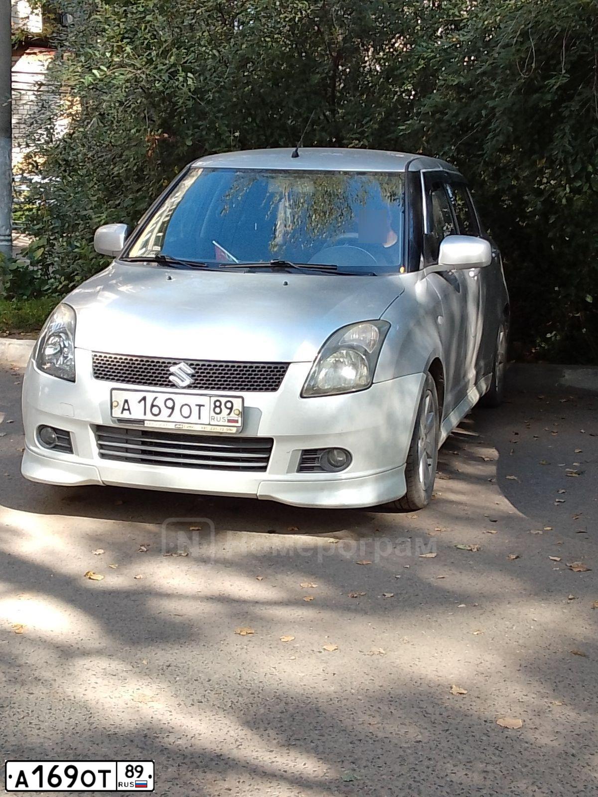Фото автомобиля SUZUKI SWIFT, 2006 — госномер А597КА77. Цвет: серебристый