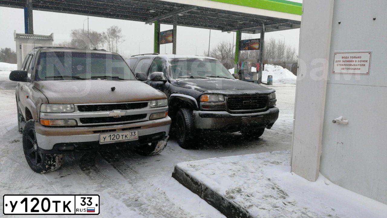 Фото автомобиля CHEVROLET TAHOE, 2003 — госномер У120ТК33. Цвет: ТЕМНО-БЕЖЕВЫЙ