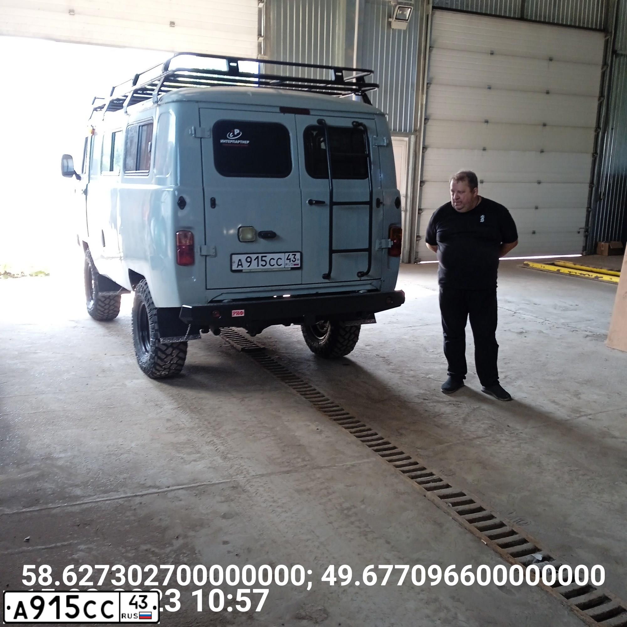 Фото автомобиля UAZ 3741, 2020 — госномер А915СС43. Цвет: СЕРЫЙ