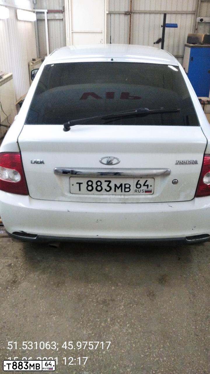 Фото автомобиля LADA 2172 PRIORA, 2012 — госномер Е768ОУ164. Цвет: Белый