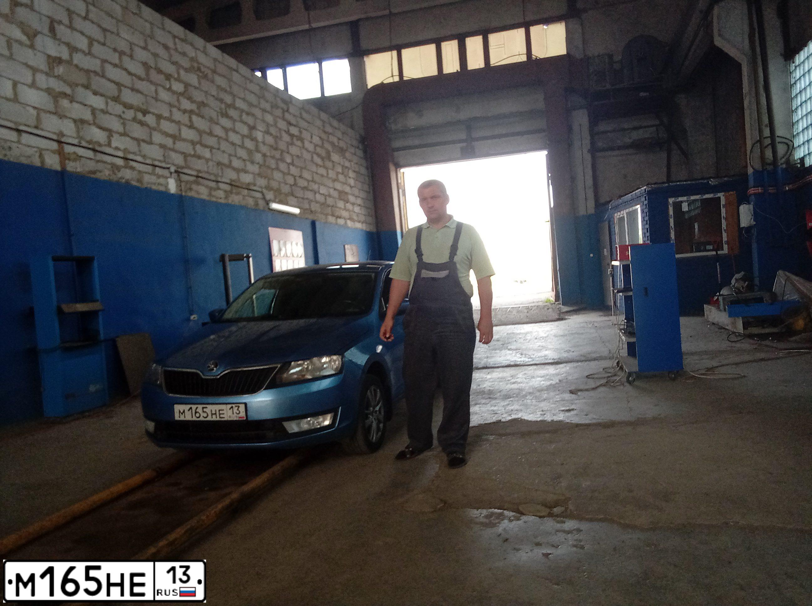 Фото автомобиля SKODA RAPID, 2014 — госномер М165НЕ13. Цвет: синий