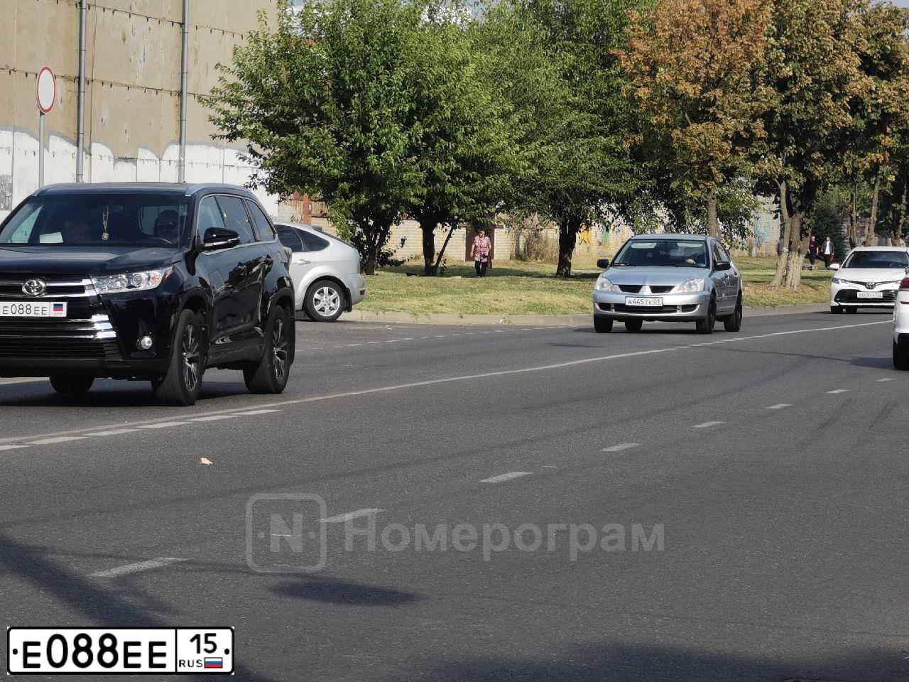 Фото автомобиля MERCEDES GLC-KLASSE, 2016 — госномер Е088ЕЕ15. Цвет: Белый