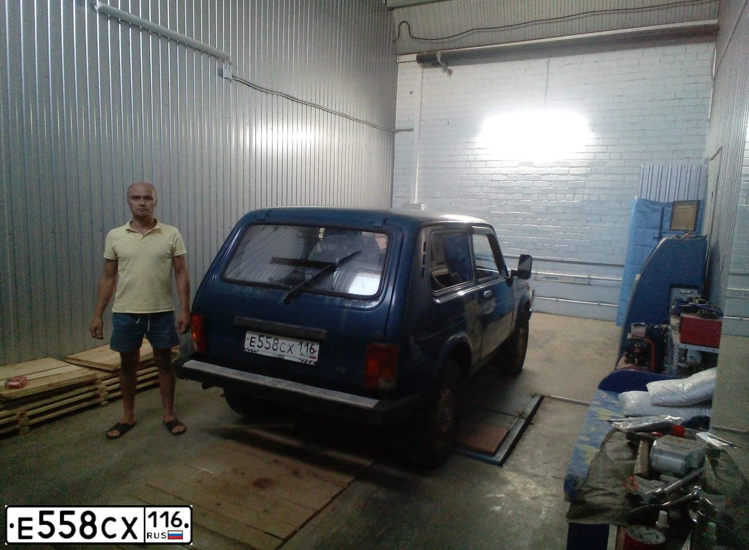 Фото автомобиля LADA 2121 NIVA, 2001 — госномер Е558СХ116. Цвет: сине-зеленый