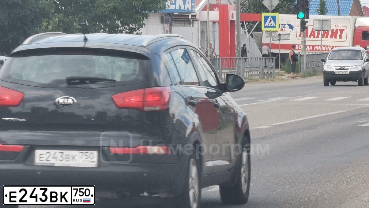 Фото автомобиля KIA SPORTAGE, 2015 — госномер Е243ВК750. Цвет: ЧЕРНЫЙ