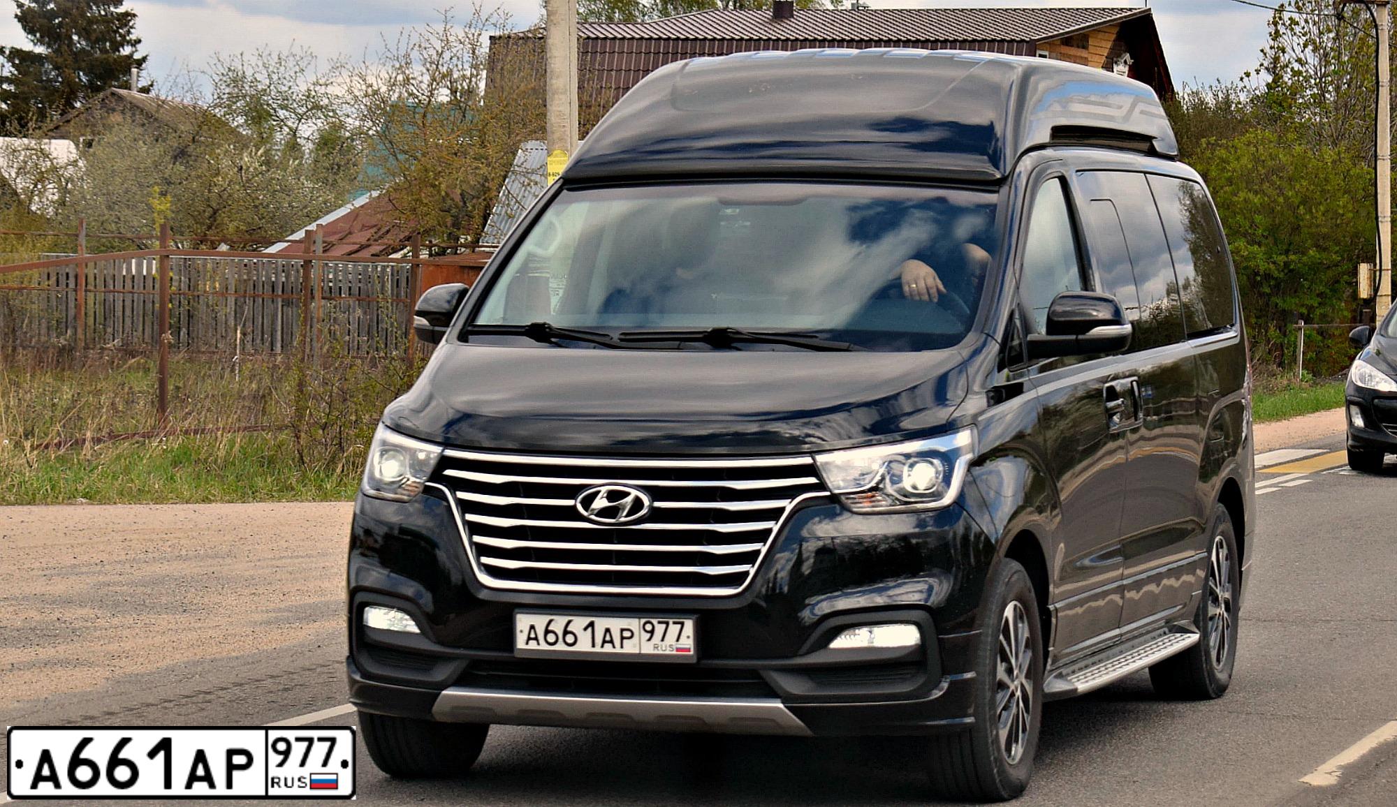 Фото автомобиля HYUNDAI GRAND STAREX, 2019 — госномер А661АР977. Цвет: ЧЕРНЫЙ