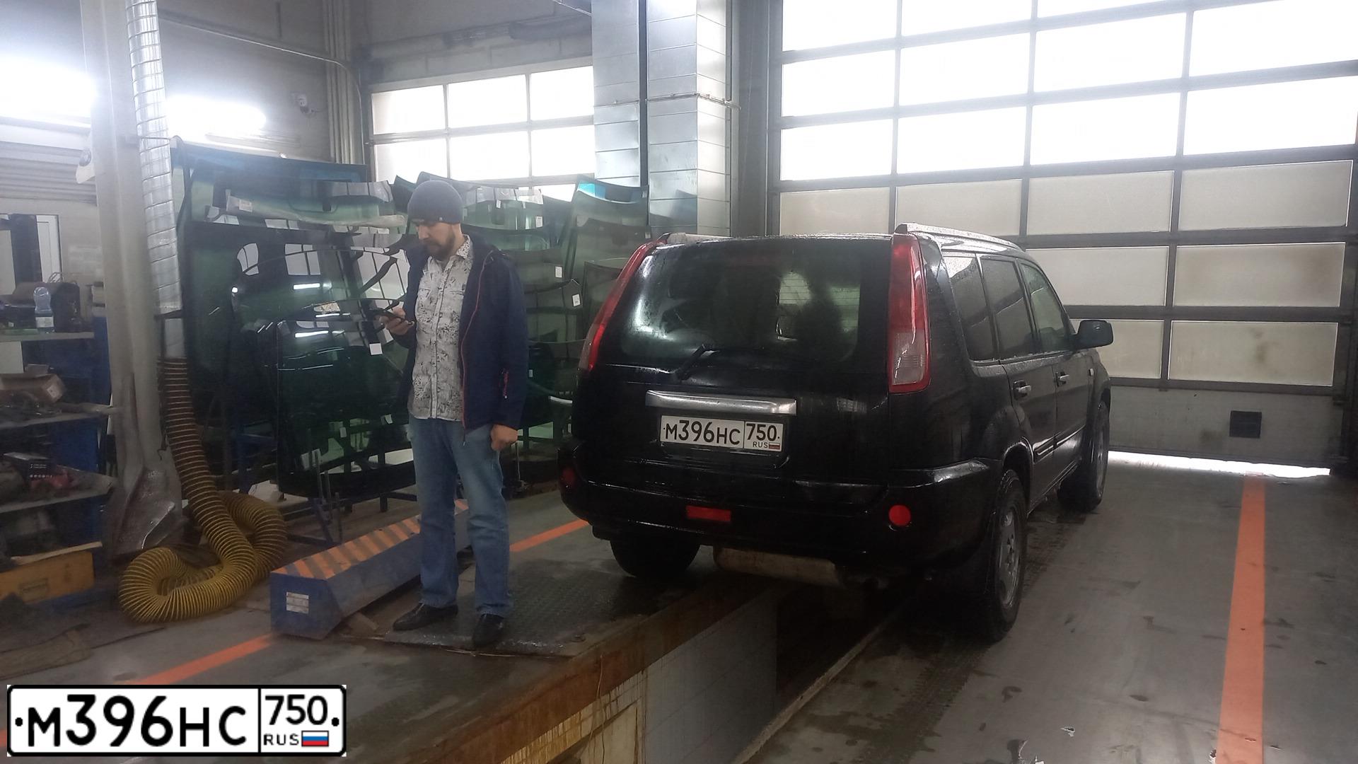 Фото автомобиля NISSAN X-TRAIL, 2006 — госномер М396НС750. Цвет: ЧЕРНЫЙ
