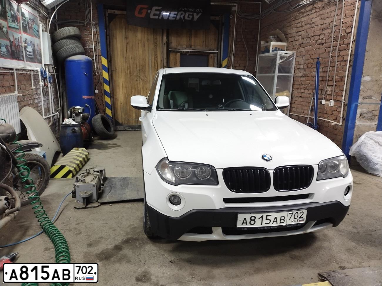 Фото автомобиля BMW X3, 2009 — госномер О777ОО102. Цвет: Белый