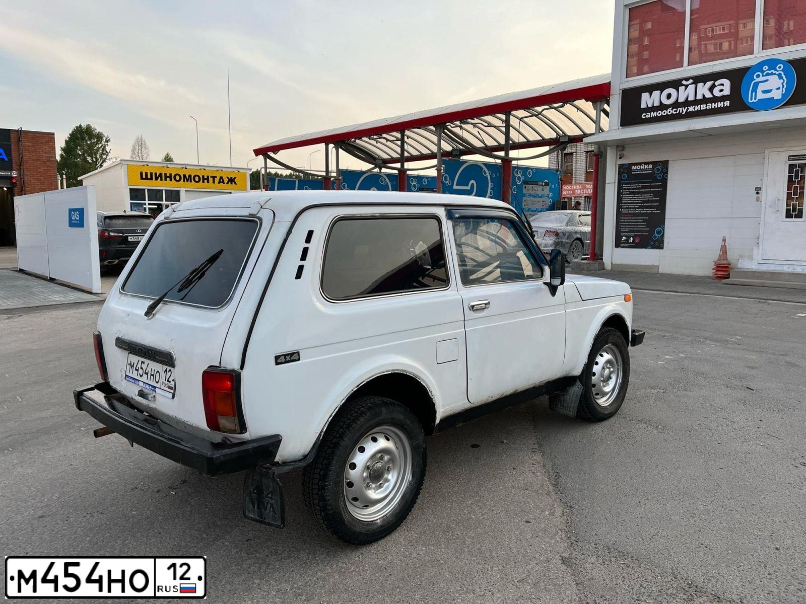 Фото автомобиля LADA 2121 NIVA, 2008 — госномер М454НО12. Цвет: ЯРКО-БЕЛЫЙ