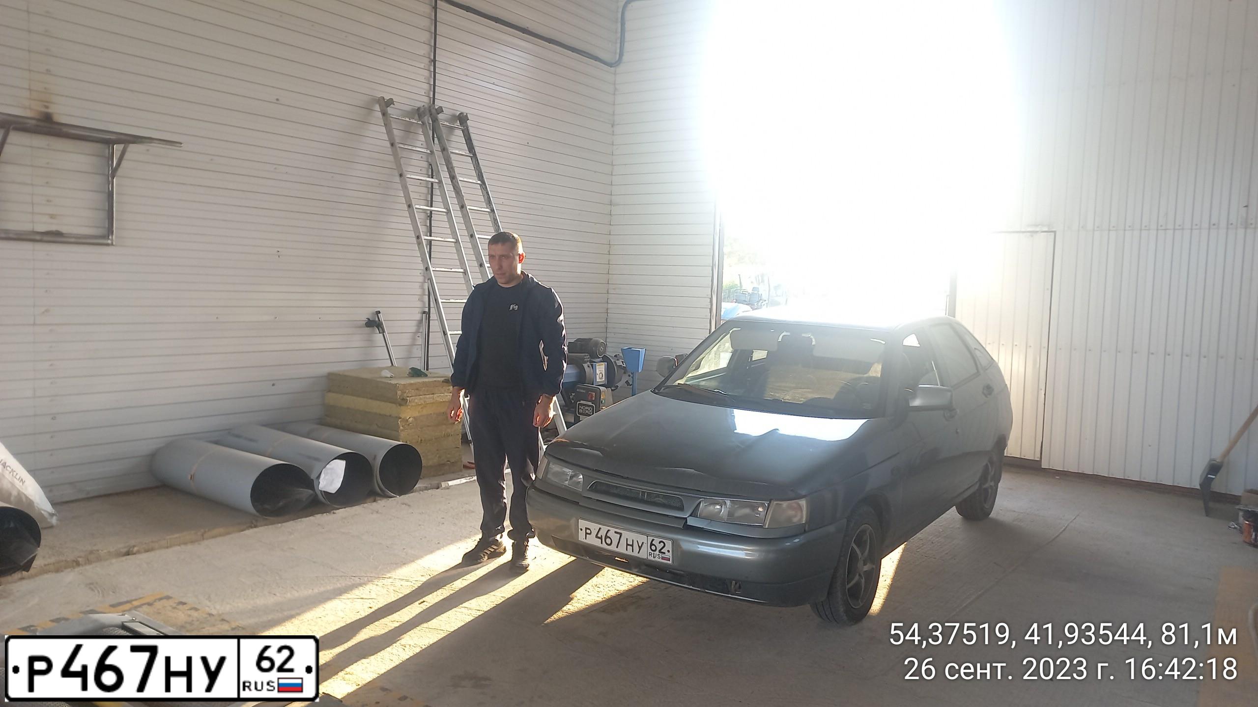 Фото автомобиля LADA 2112, 2005 — госномер С220УВ62