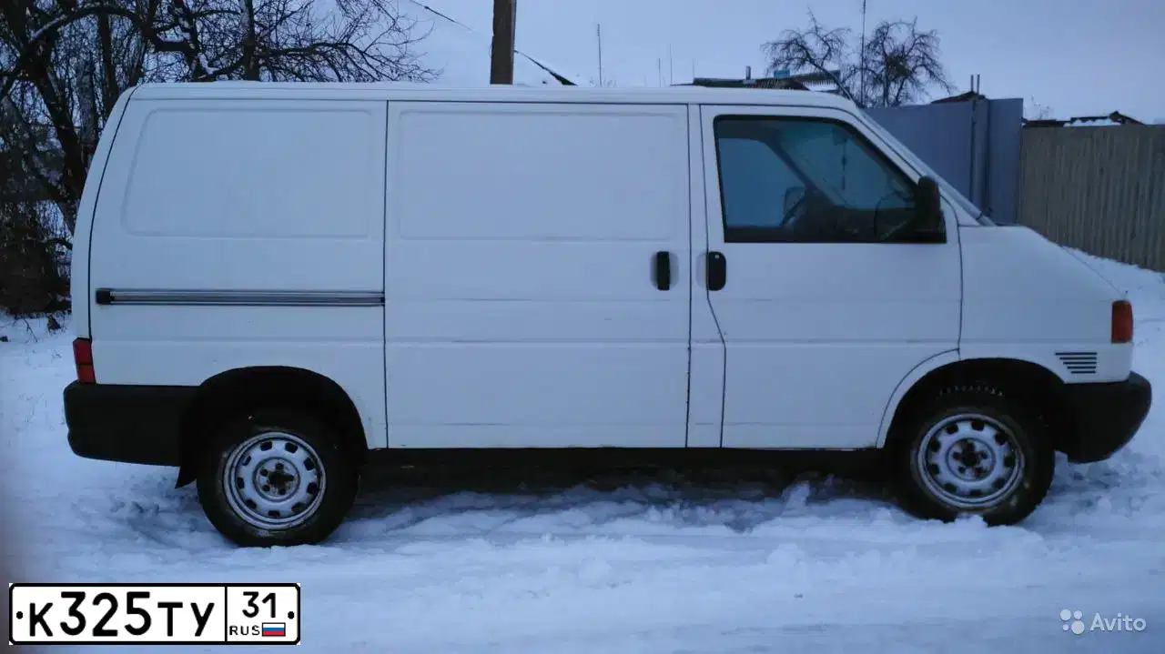 Фото автомобиля VOLKSWAGEN TRANSPORTER, 2002 — госномер М960КН193. Цвет: Белый