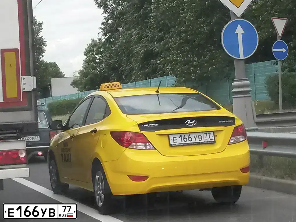 Фото автомобиля RENAULT R 19, 1995 — госномер К334НА97. Цвет: Темно-синий