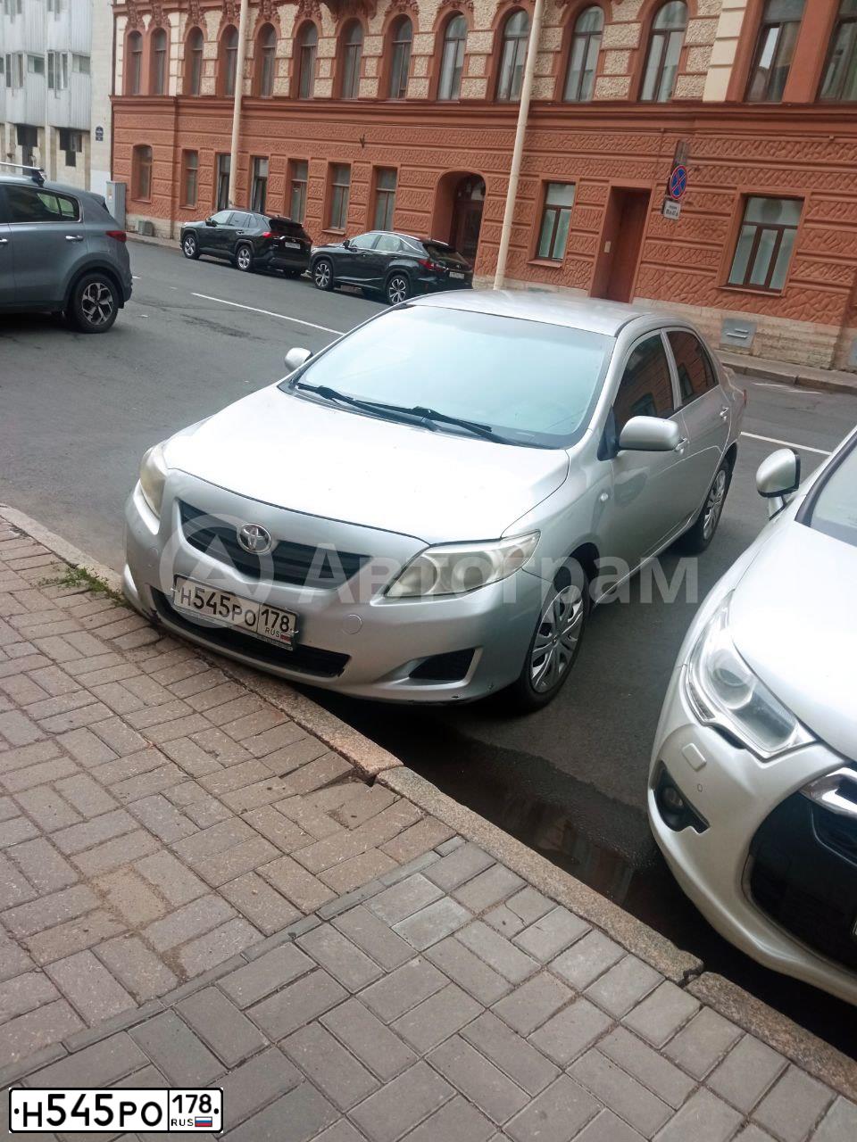 Фото автомобиля TOYOTA COROLLA, 2009 — госномер Н545РО178. Цвет: Серебристый