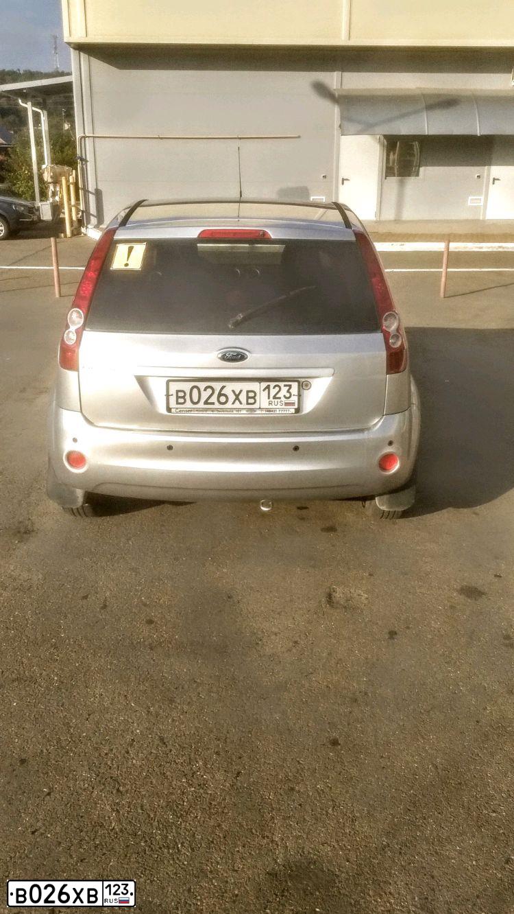 Фото автомобиля FORD FIESTA / ASPIRE, 2006 — госномер В026ХВ123. Цвет: Серебристый