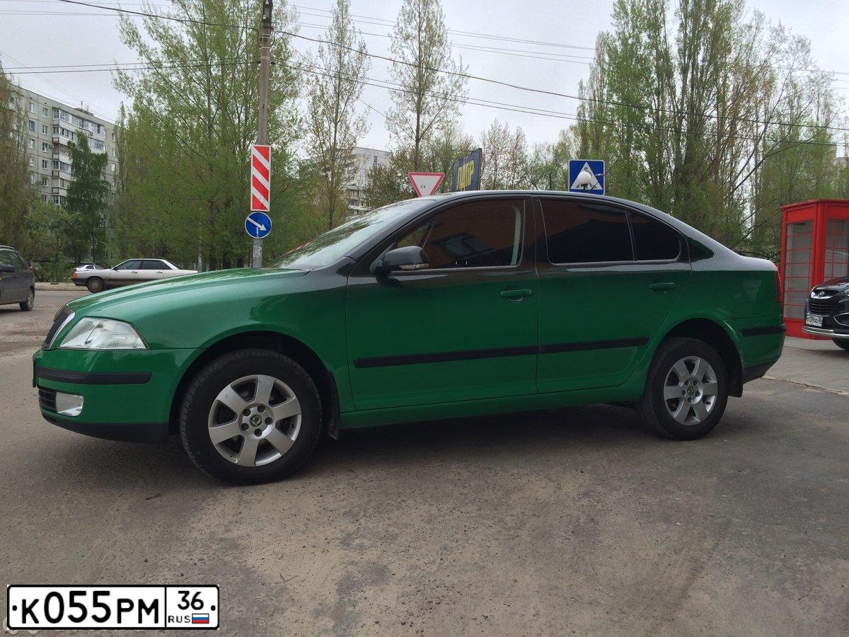 Фото автомобиля SKODA OCTAVIA, 2004 — госномер О300МА48. Цвет: Зеленый
