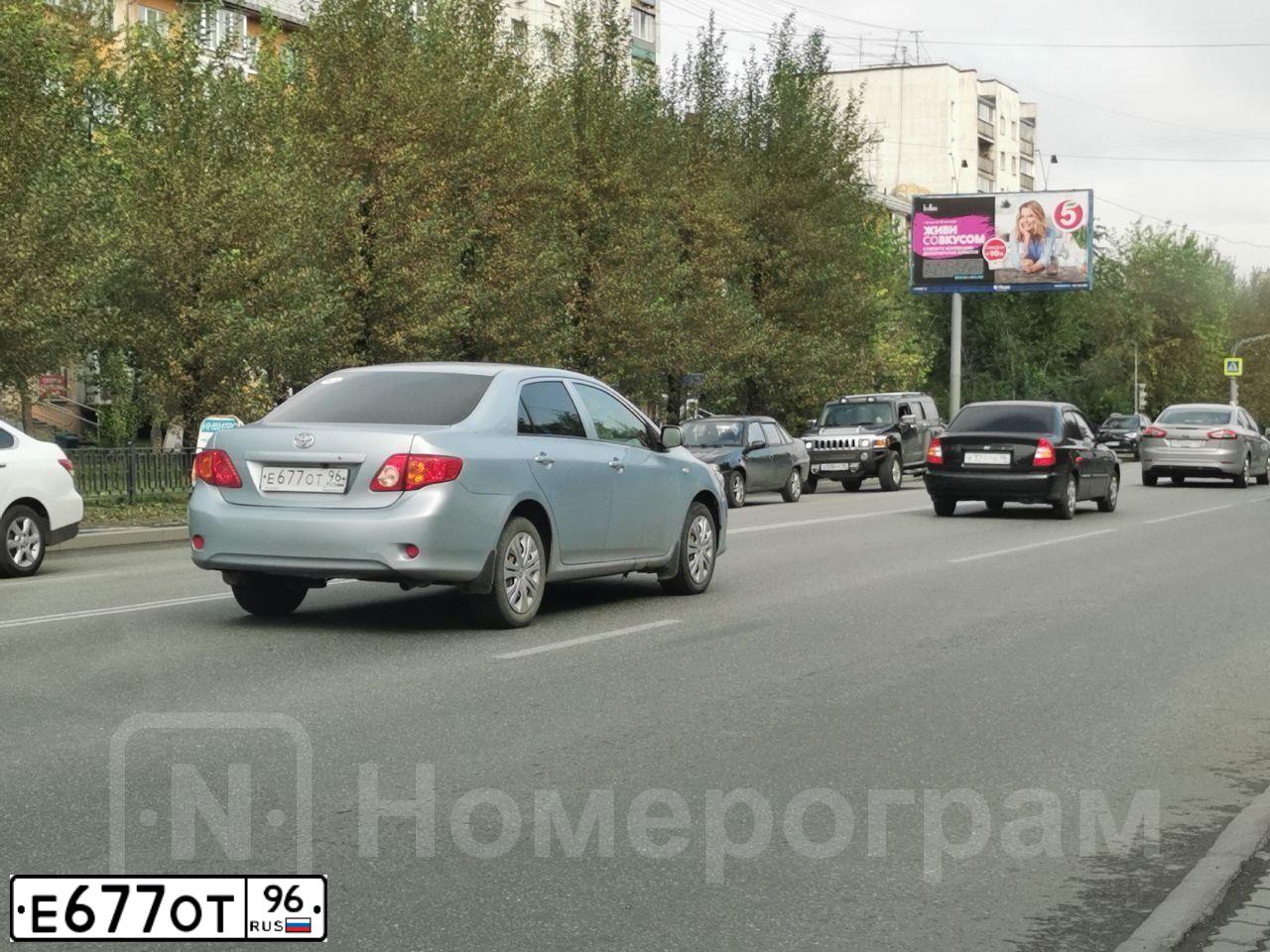 Фото автомобиля UAZ 3741, 2011 — госномер Е677ОТ96. Цвет: Белый
