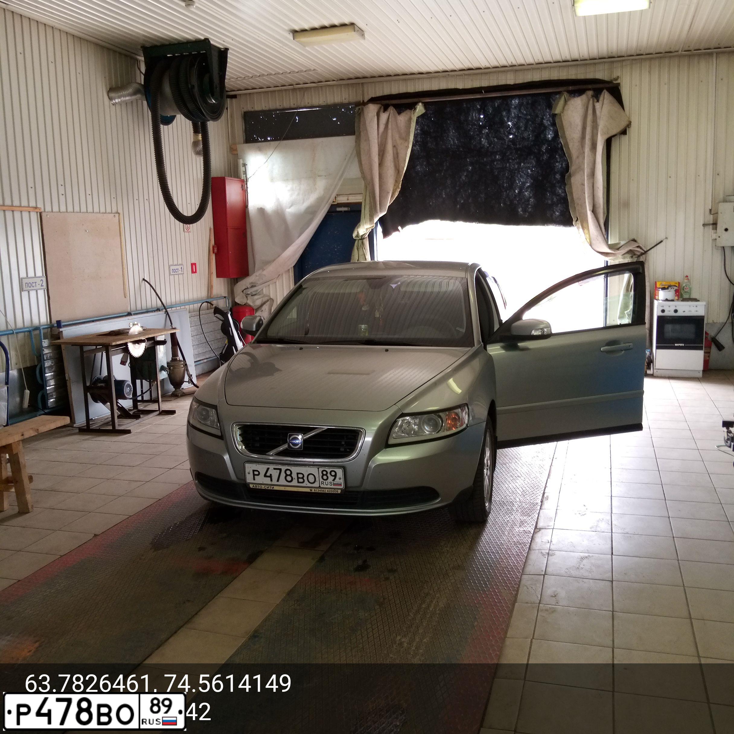 Фото автомобиля VOLVO S40, 2008 — госномер Р478ВО89. Цвет: СЕРЕБРИСТЫЙ