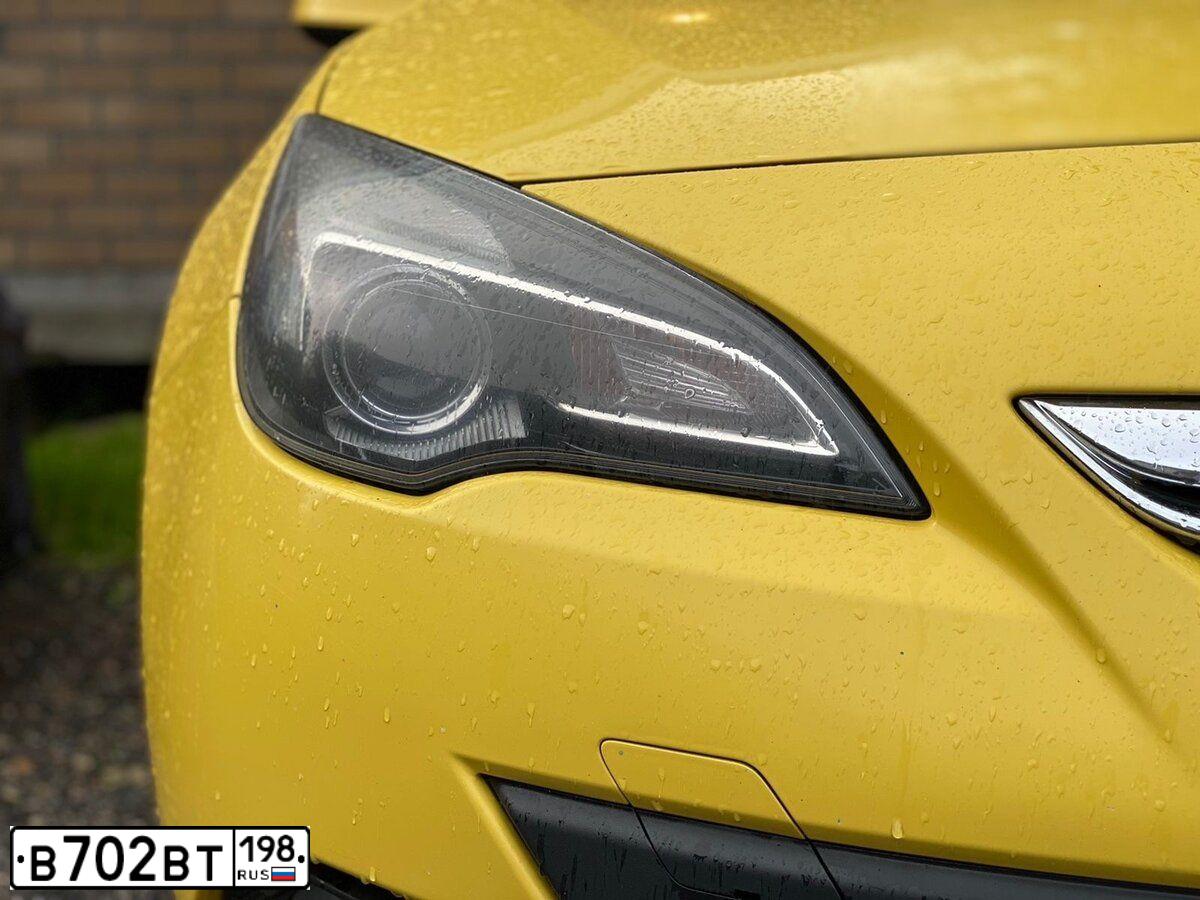 Фото автомобиля OPEL ASTRA, 2012 — госномер В702ВТ198. Цвет: ЖЕЛТЫЙ