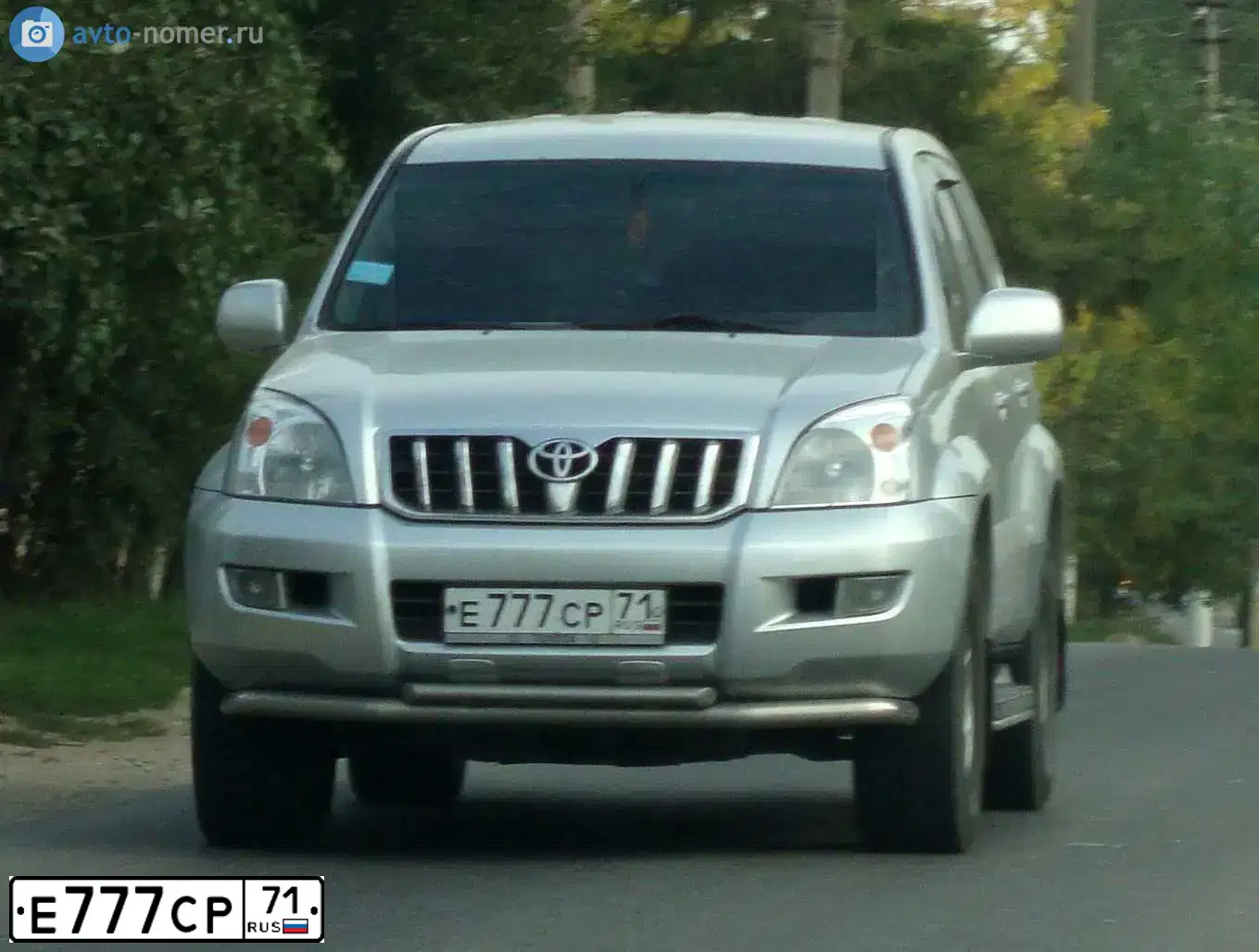Фото автомобиля TOYOTA LANDCRUISER, 2006 — госномер Е777СР71. Цвет: серебристый