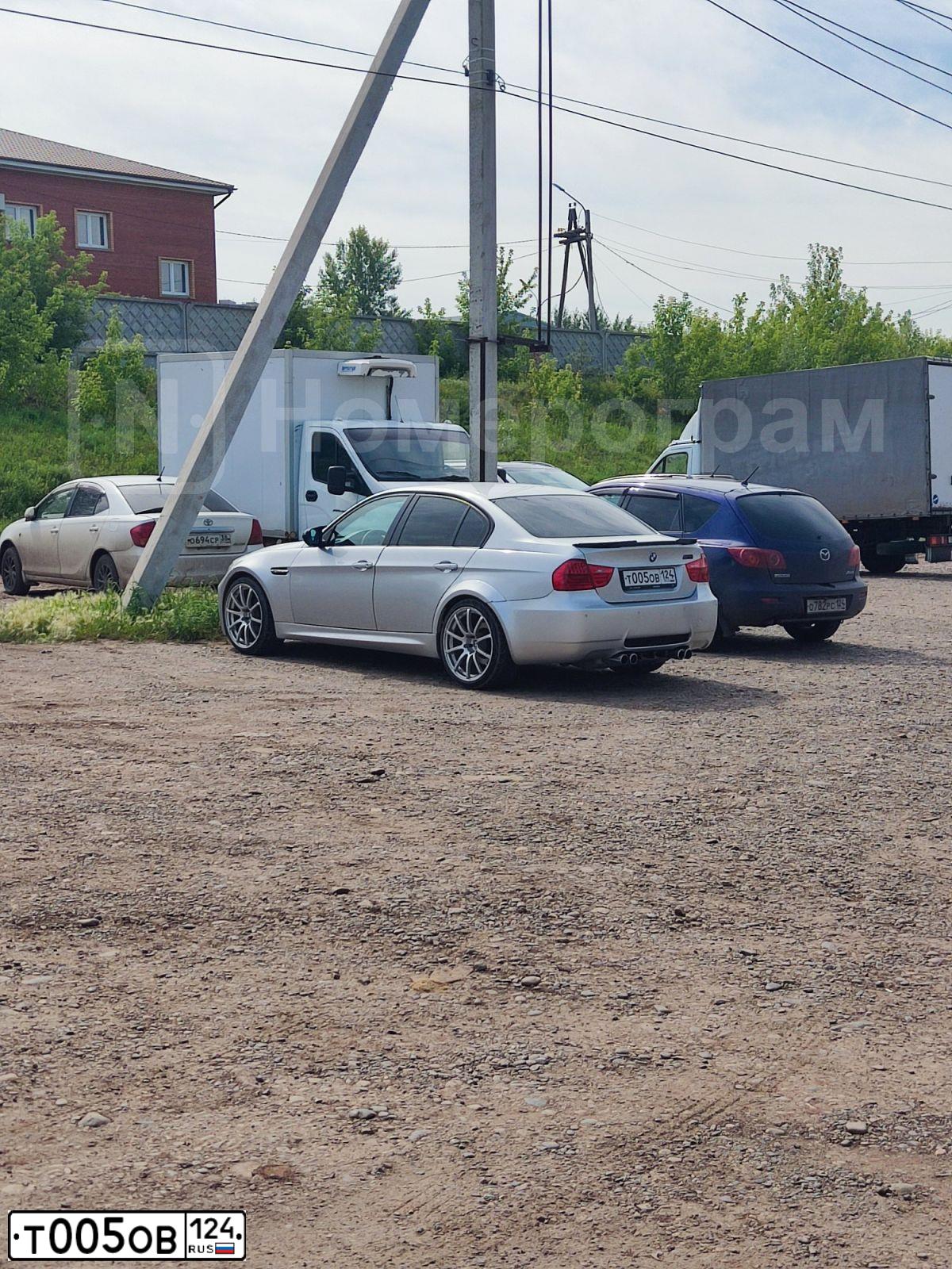 Фото автомобиля BMW 320I, 2008 — госномер А501УР124. Цвет: СЕРЫЙ