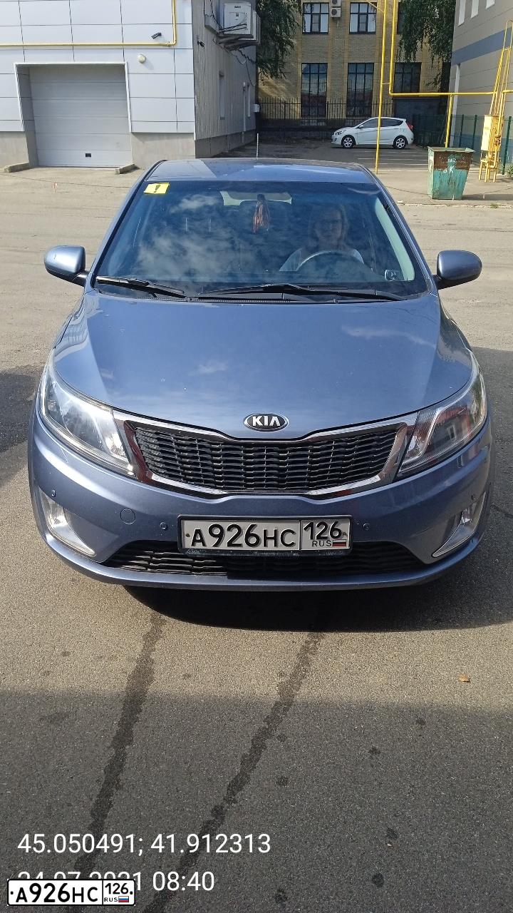 Фото автомобиля KIA RIO, 2014 — госномер А926НС126. Цвет: голубой