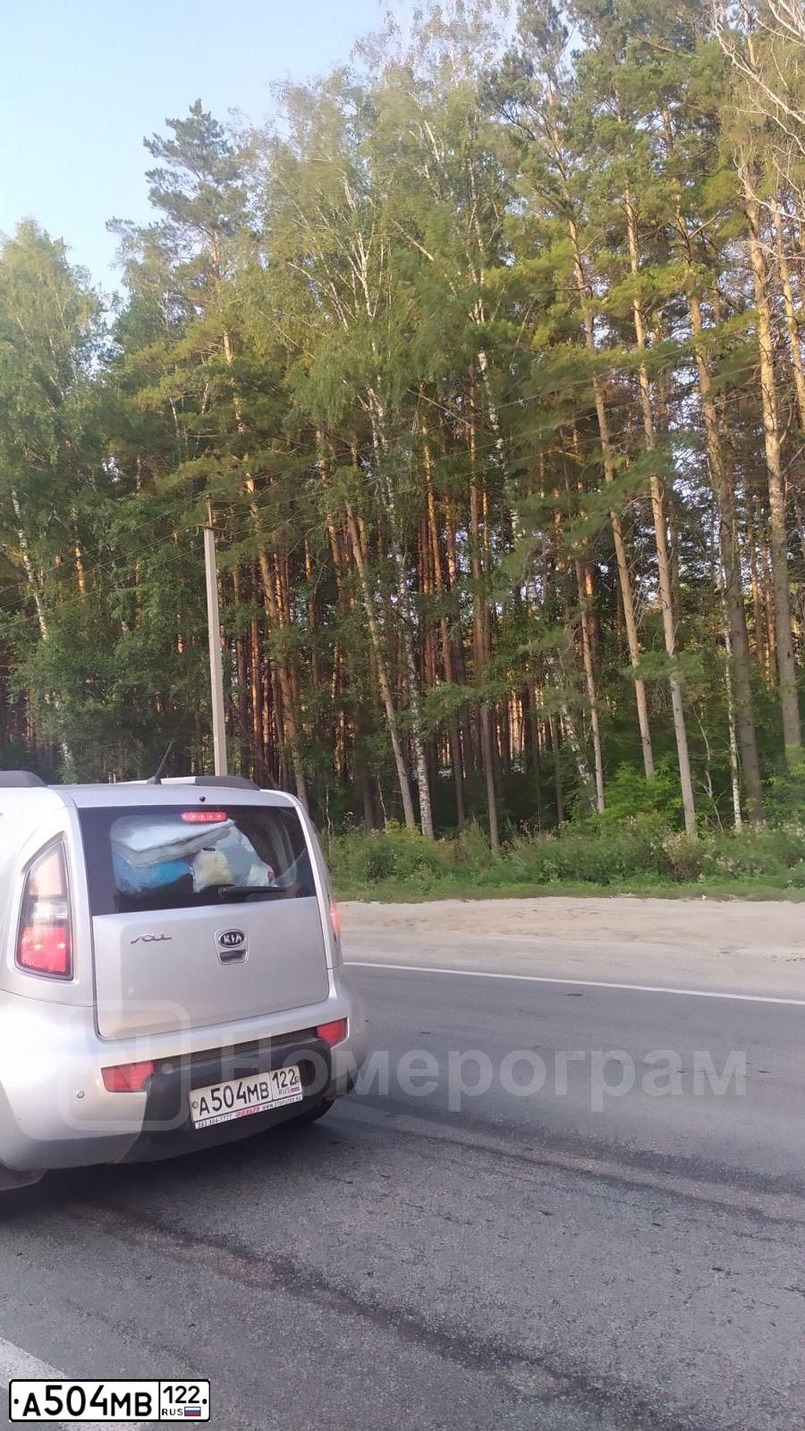 Фото автомобиля KIA SOUL, 2011 — госномер А504МВ122. Цвет: серебристый
