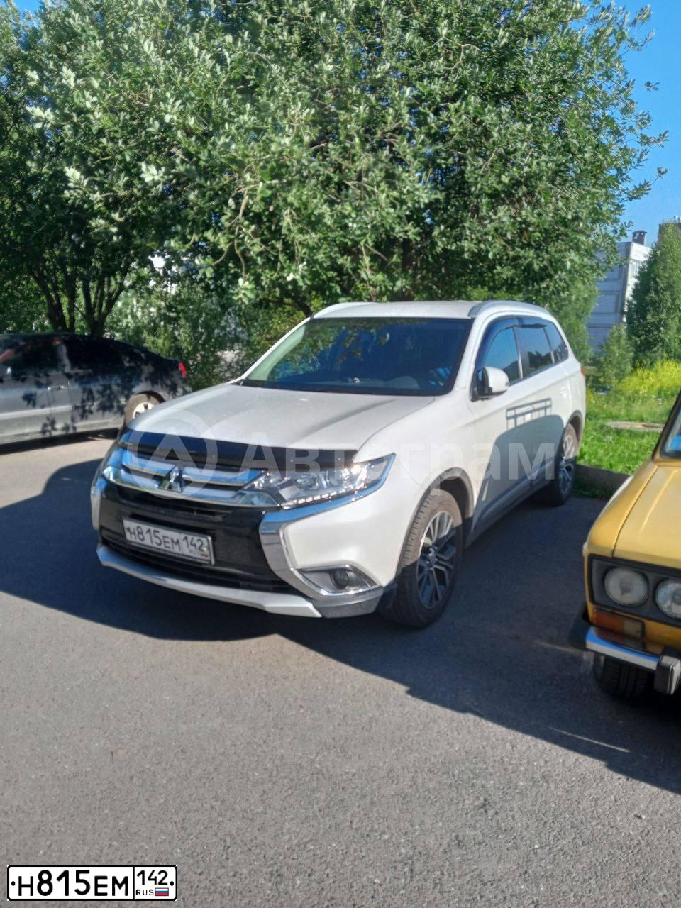 Фото автомобиля MITSUBISHI OUTLANDER, 2015 — госномер Н815ЕМ142. Цвет: БЕЛЫЙ