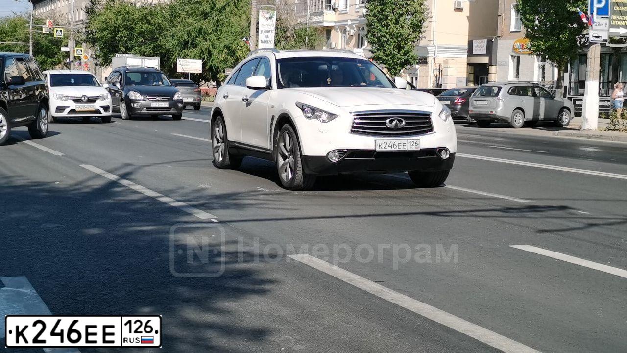Фото автомобиля INFINITI QX70 /FX/, 2013 — госномер У063ОО30. Цвет: Белый