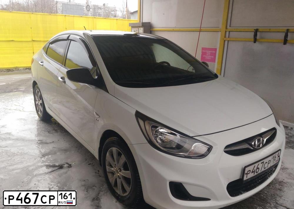 Фото автомобиля HYUNDAI SOLARIS, 2013 — госномер Р467СР161. Цвет: Белый