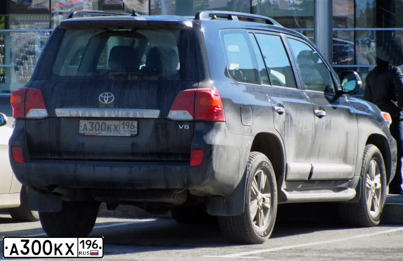 Фото автомобиля TOYOTA LANDCRUISER 200, 2013 — госномер А300КХ196. Цвет: ЧЕРНЫЙ