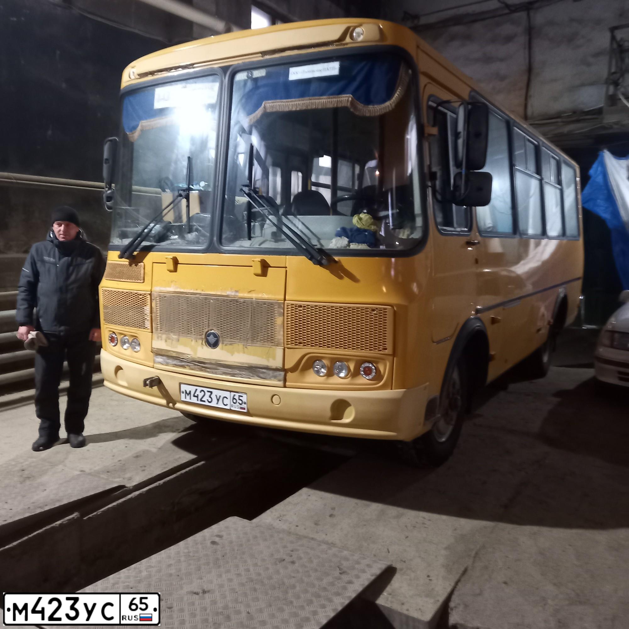 Фото автомобиля PAZ 3205, 2018 — госномер М423УС65. Цвет: ЖЕЛТЫЙ