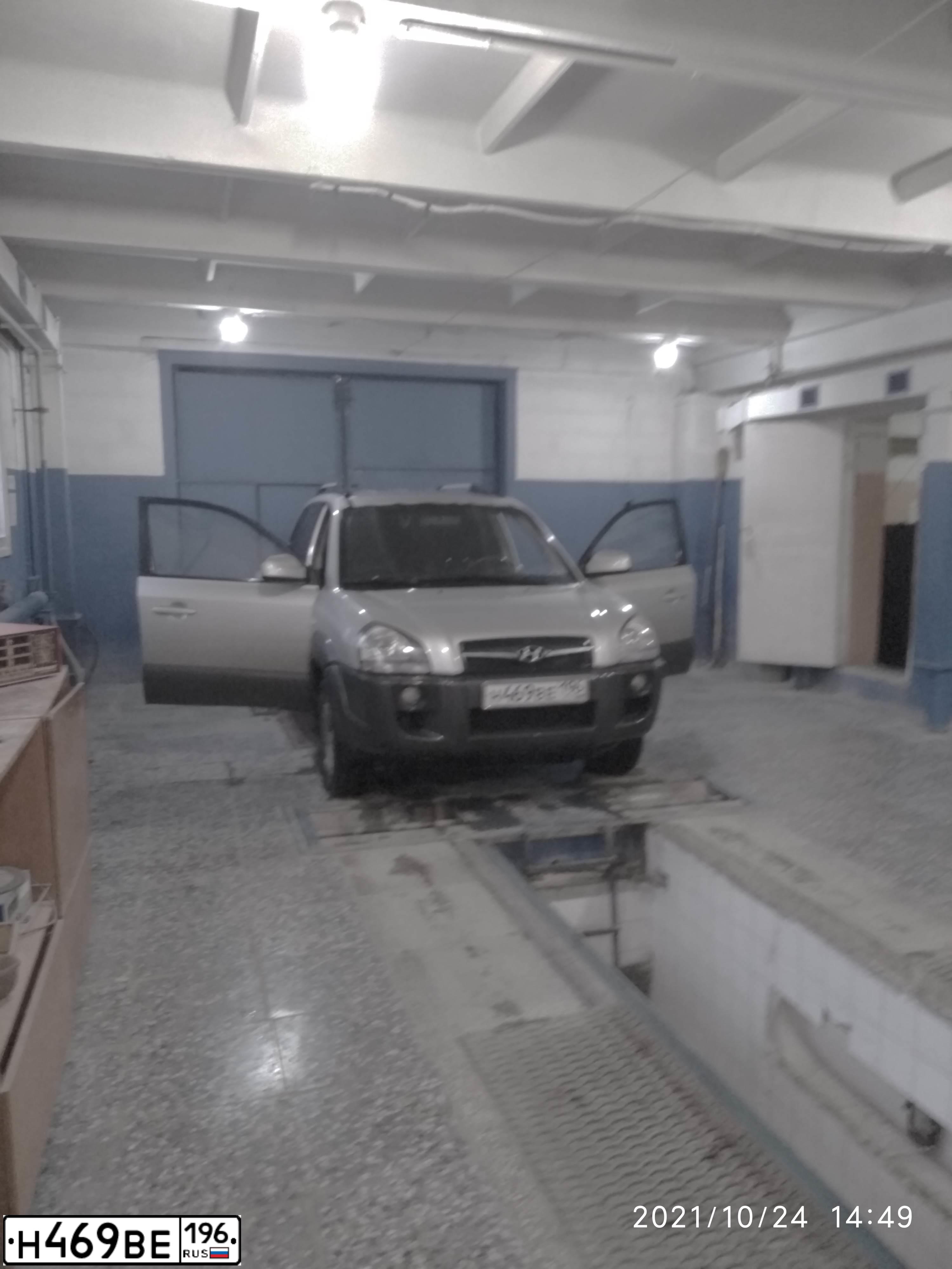 Фото автомобиля HYUNDAI TUCSON, 2008 — госномер Н469ВЕ196. Цвет: СВЕТЛО СЕРЫЙ