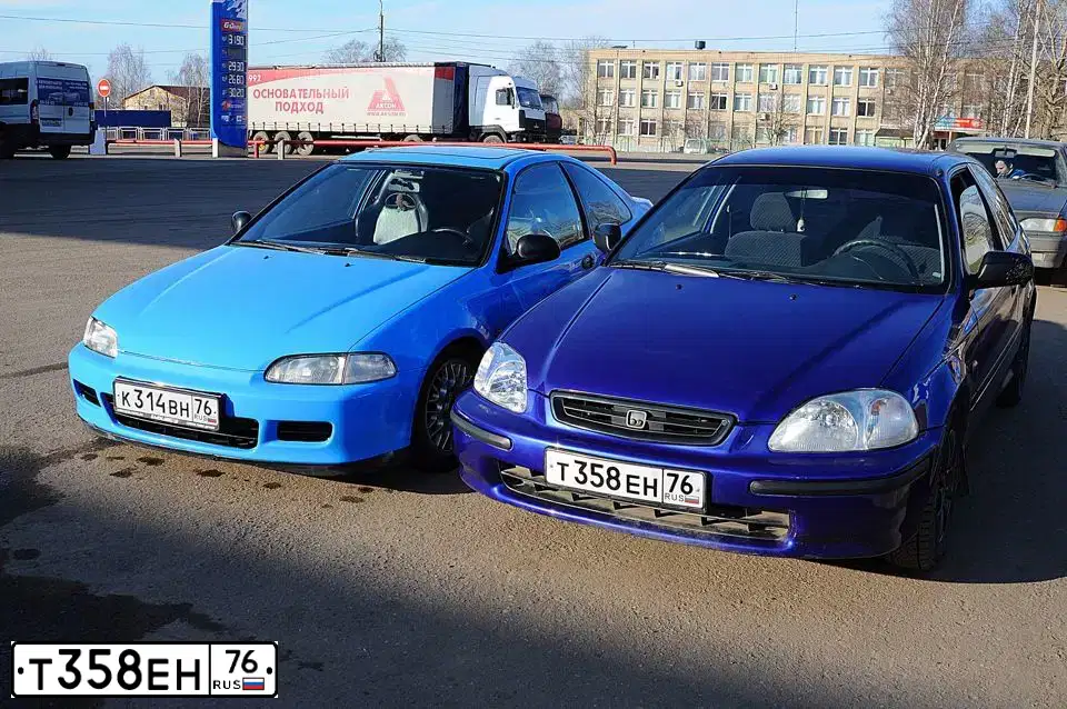 Фото автомобиля HONDA CIVIC, 1998 — госномер У469СС150. Цвет: синий