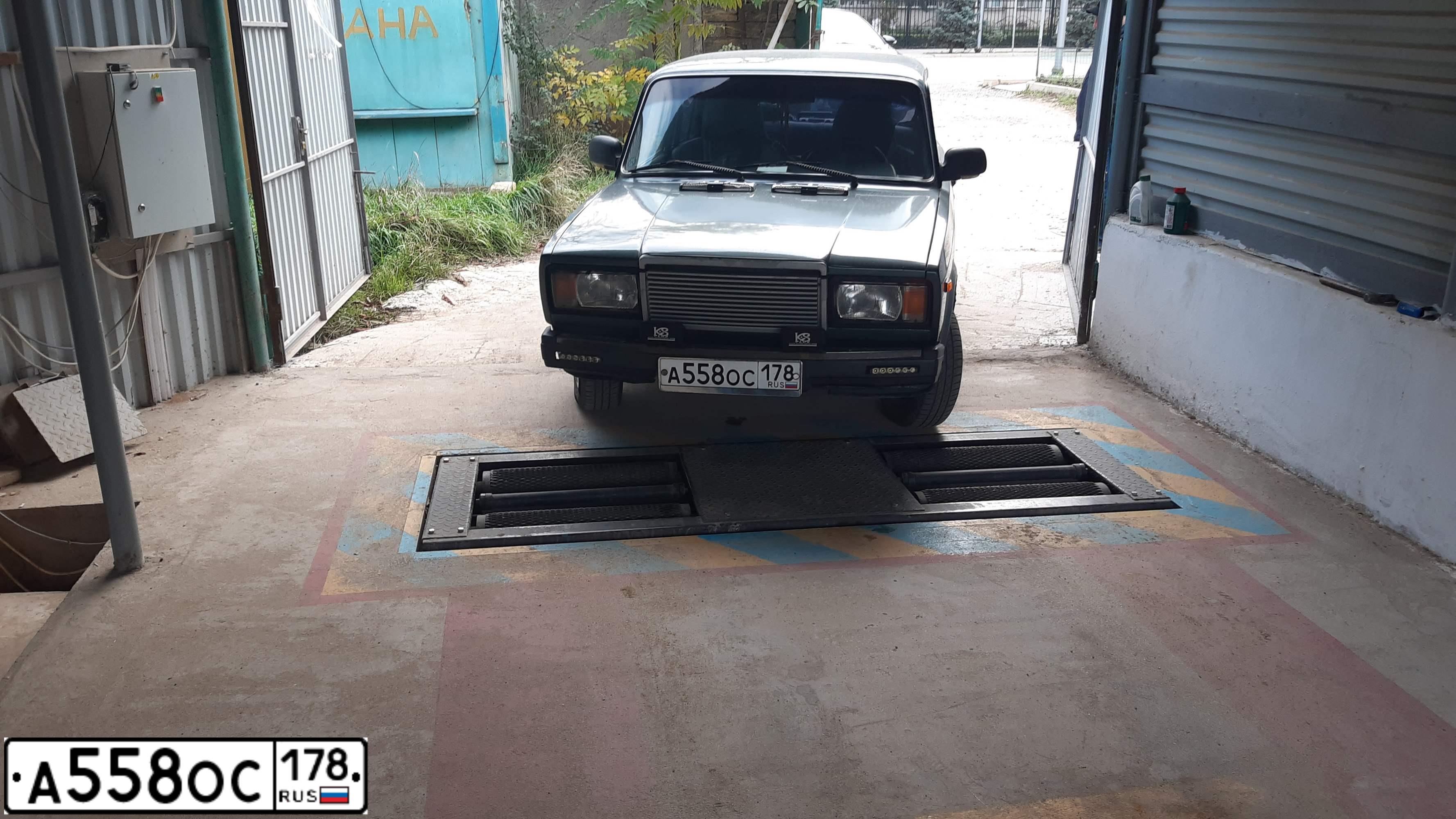 Фото автомобиля LADA 2107, 2010 — госномер А558ОС178. Цвет: СИНИЙ