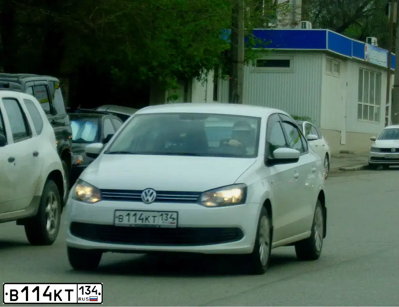 Фото автомобиля VOLKSWAGEN POLO, 2014 — госномер М482УО134. Цвет: Белый