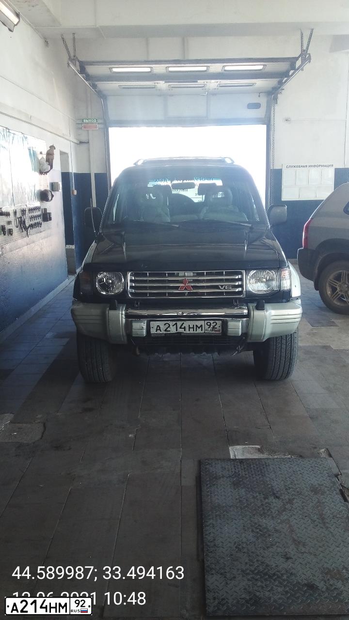 Фото автомобиля MITSUBISHI PAJERO, 1994 — госномер О164ОВ142. Цвет: синий