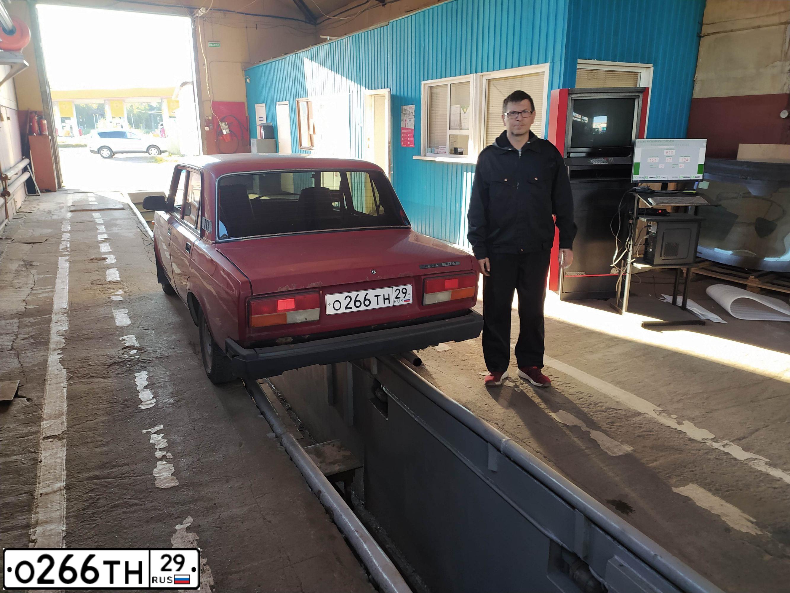Фото автомобиля LADA 2107 LADA, 2007 — госномер О607ОР29. Цвет: КРАСНЫЙ