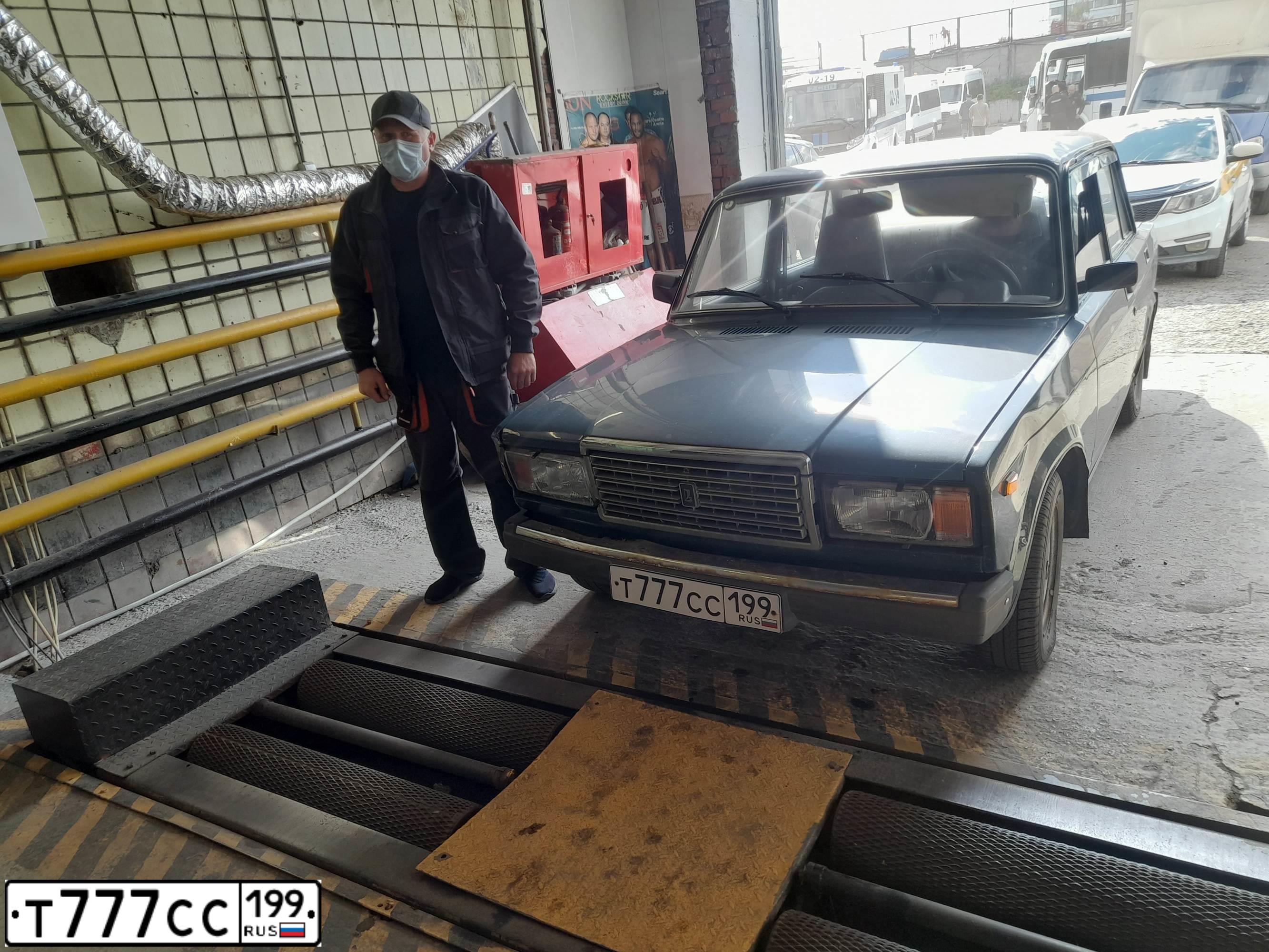 Фото автомобиля LADA 2107 LADA, 2007 — госномер Т777СС199. Цвет: Темно-зеленый