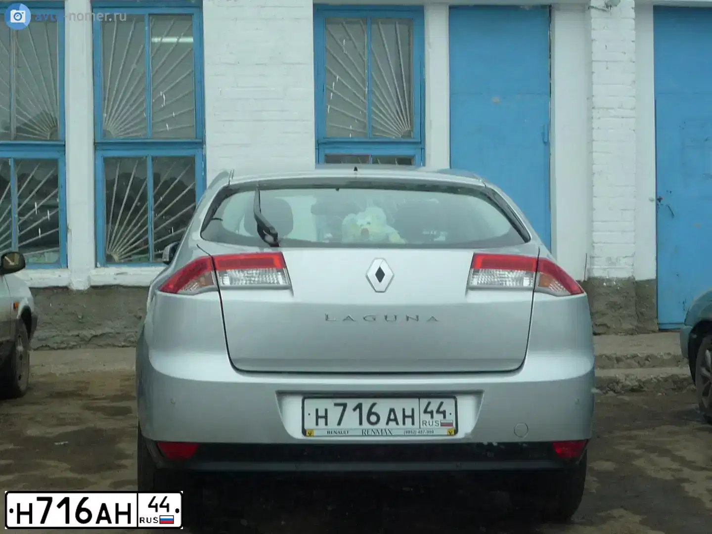 Фото автомобиля RENAULT LAGUNA, 2008 — госномер Н716АН44. Цвет: СВЕТЛО-СЕРО-ГОЛУБОЙ